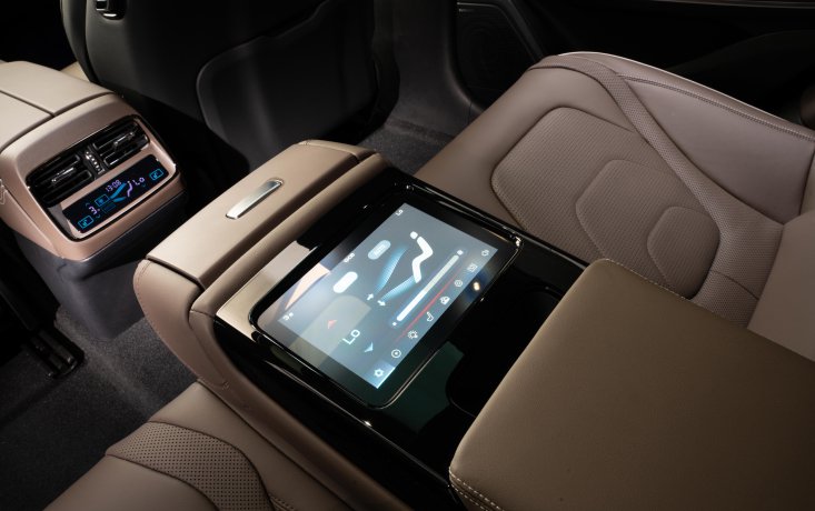 7-дюймовый ЖК-экран на заднем подлокотнике